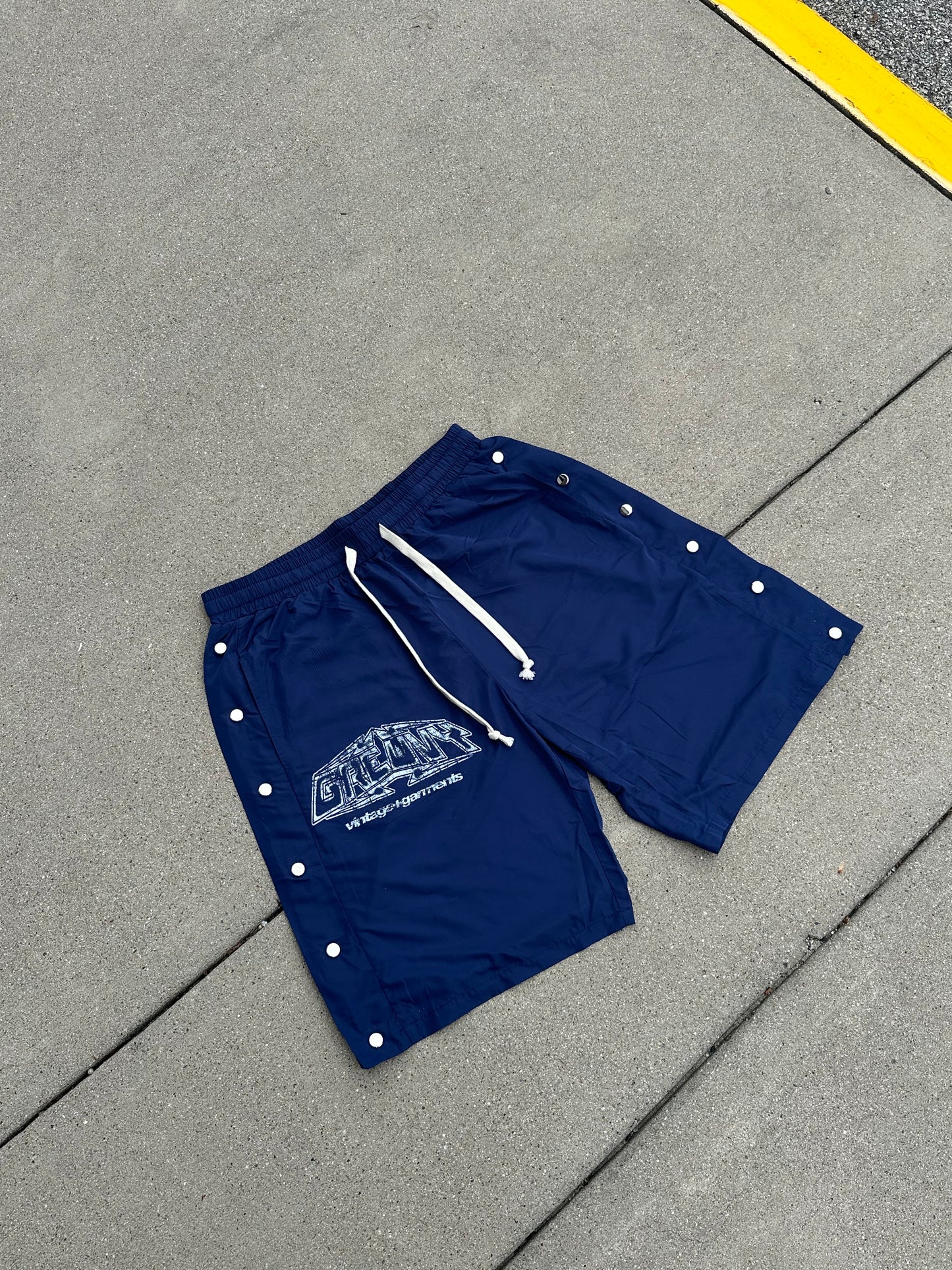 VNTG NYLON STAPLE SHORTS
